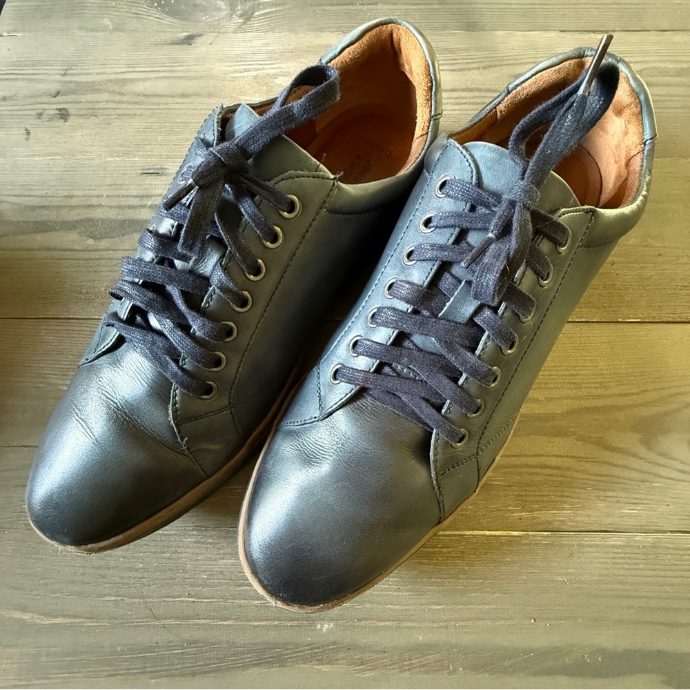 Johnston & Murphy Navy Blue /Tan Leather Dress Sneakers